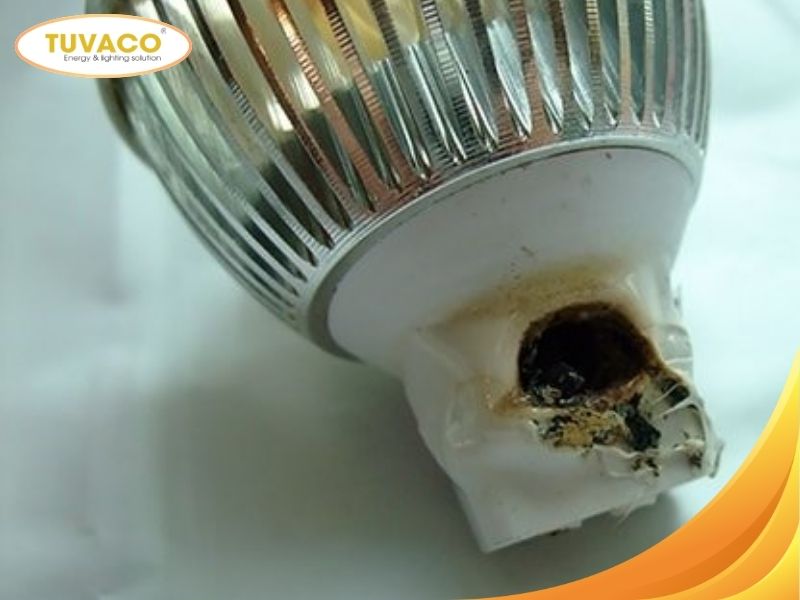 Nguyên Nhân Bóng Đèn Bị Nổ