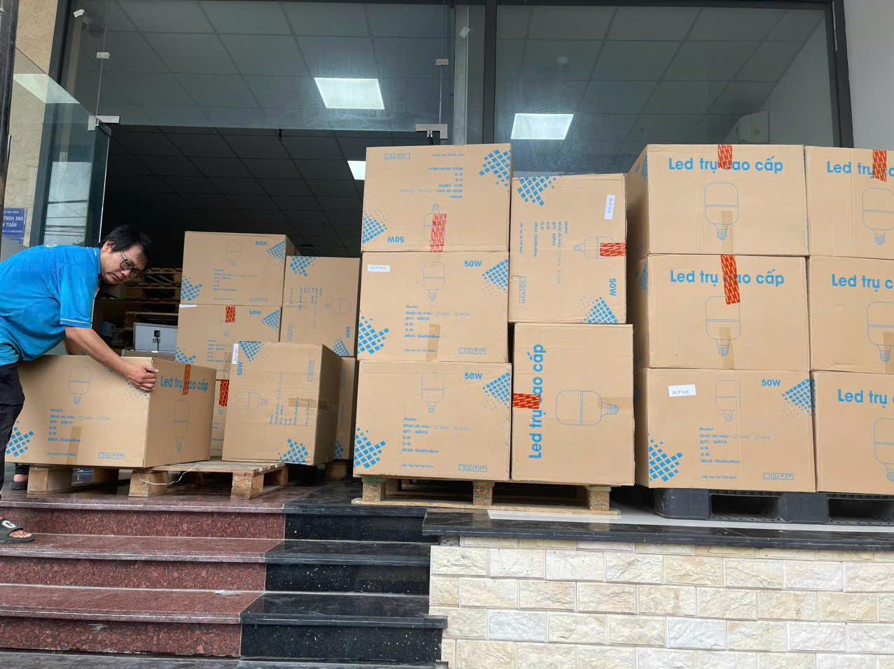 nhà cung cấp đèn led uy tín