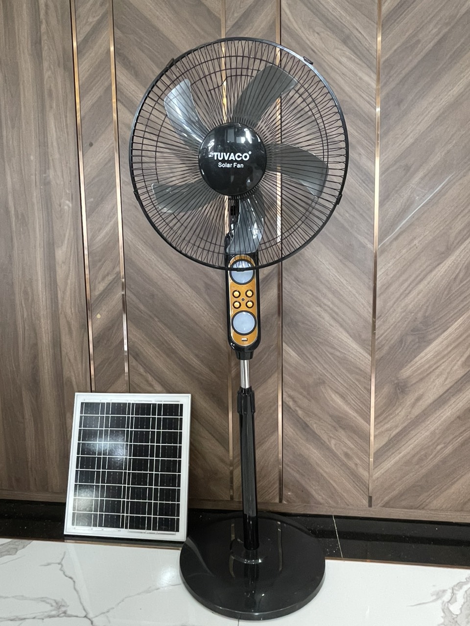 quạt năng lượng mặt trời