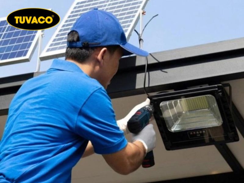 Cách Lắp Đèn Năng Lượng Mặt Trời 200W Cực Đơn Giản